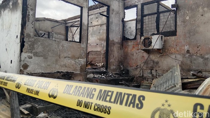 Kebakaran di asrama polisi, Kota Manado, Sulut.