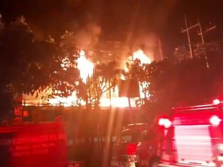 Malang Plaza Saat Dilahap Api