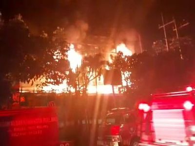 Malang Plaza Saat Dilahap Api
