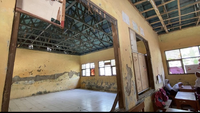 Kondisi bangunan SDN Sindangraksa di Kecamatan Walantaka, Serang, Banten.