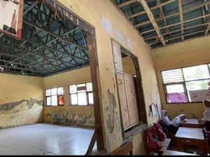 Kepsek Dijanjikan Renovasi SDN Sindangraksa yang Rusak Habis Lebaran