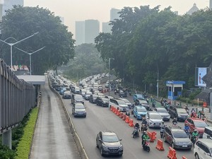 Antrean Kendaraan Mengular di Simpang Susun Semanggi Arah Sudirman Pagi Ini