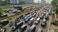 Menurut Ketua Umum Apindo, Shinta Widjaja Kamdani masih banyak sektor perkantoran yang sangat bergantung pada jam operasional, seperti perbankan dan perusahaan yang berkaitan dengan pasar modal. Untuk itu dia mengusulkan agar rencana Pemprov DKI menjadi imbauan saja. Ari Saputra/detikcom.