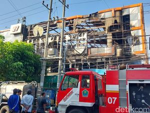 Kebakaran Malang Plaza Hanguskan Sedikitnya 63 Stan
