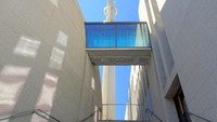 Masjid Cologne memiliki luas 4.500 meter persegi dan mampu menampung hingga 4.000 jemaah. Biaya yang digunakan untuk membangun masjid ini sekitar 15-20 juta Euro. Sumber dananya didapatkan dari Diyanet İşleri Türk İslam Birliği (DITIB), perwakilan otoritas urusan agama pemerintah Turki, pinjaman bank, dan sumbangan dari 884 asosiasi Muslim. Termasuk Gereja Katolik St. Theodore di Koln juga ikut menggalang dana untuk pembangunan masjid tersebut. Foto: Getty Images/iStockphoto