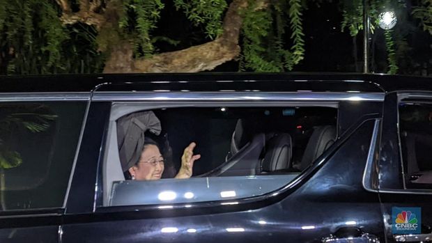 Megawati dan Hasto dalam pertemuan di Istana Kepresidenan Jakarta pada (2/5/2023). (CNBC Indonesia/Emir Yanwardhana)