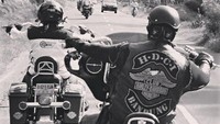 Perwira menengah polisi itu juga memasang foto pakai rompi HDCI Bandung dan pelat B-6168-HSB. Tapi HDCI sudah membantah Achiruddin bukan anggota klub tersebut. Di sisi lain pelat nomornya juga tidak terdaftar. Foto: Instagram @achiruddinhasibuan