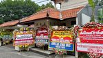 Momen Rieke Kedatangan Tamu Kaum Buruh di Rumahnya