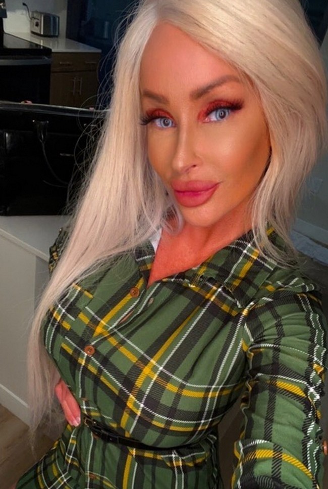 Perceraian mengubah kehidupannya.Nannette mengaku tidak punya uang sepeserpun setelah pertarungan pengadilan karena perceraiannya. Foto: dok. Instagram/ nannettehammondloschiavo