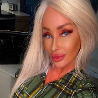 Perceraian mengubah kehidupannya.Nannette mengaku tidak punya uang sepeserpun setelah pertarungan pengadilan karena perceraiannya. Foto: dok. Instagram/ nannettehammondloschiavo