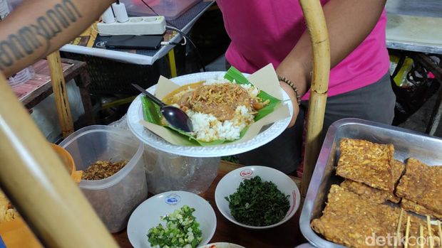 Nasi glewo, kuliner khas Semarang yang kian langka. Foto diunggah Selasa (2/5/2023).