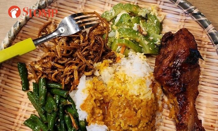 Zonk! Netizen Ini Kecewa Beli Nasi Padang Rp 143 Ribu di Bandara