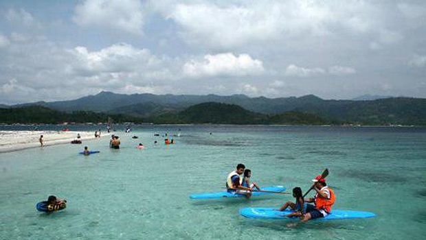 Pantai Mutun Lampung.