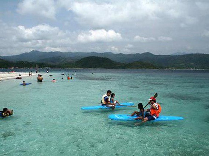 Pantai Mutun Lampung.