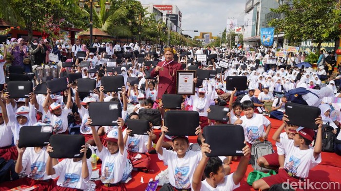 pelajar sd dan smp di kota madiun dapat laptop gratis