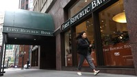 Suasana kantor First Republic Bank di San Francisco, California, Senin (1/5/2023) waktu setempat. Justin Sullivan/Getty Images.