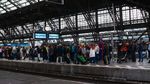 Suasana Stasiun di Jerman Saat Hari Pertama Peluncuran Tiket 49 Euro