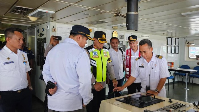 Pengecekan Arus Balik di Pelabuhan
