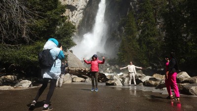 Potret Indahnya Air Terjun di Taman Nasional Yosemite yang Mengancam