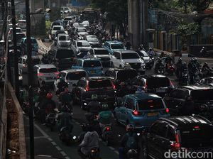 Potret Kemacetan di Jalan Tendean Pagi Tadi