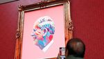 Potret Lukisan Raksasa Raja Charles III