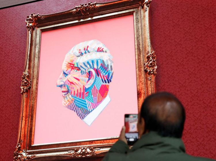 Potret Lukisan Raksasa Raja Charles III