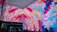 Di dalam pameran juga ada ratusan ribu potret individu sang raja yang digambar oleh orang-orang di seluruh Inggris.  Foto: Getty Images/John Phillips