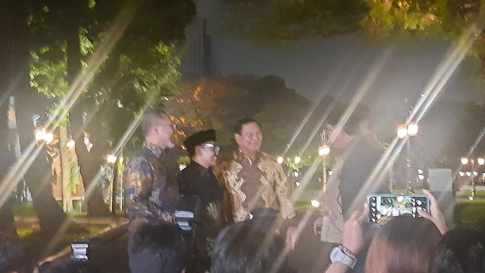 Prabowo, Zulhas, dan Mardiono jalan keluar bersama usai bertemu Jokowi