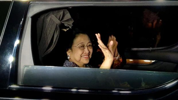 Senyum Mega Tinggalkan Istana usai Pertemuan Jokowi dan 6 Ketum
