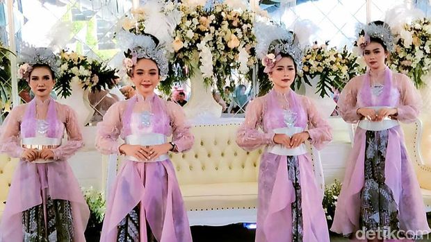 Siti Umu Kulsum, guru di Karawang.