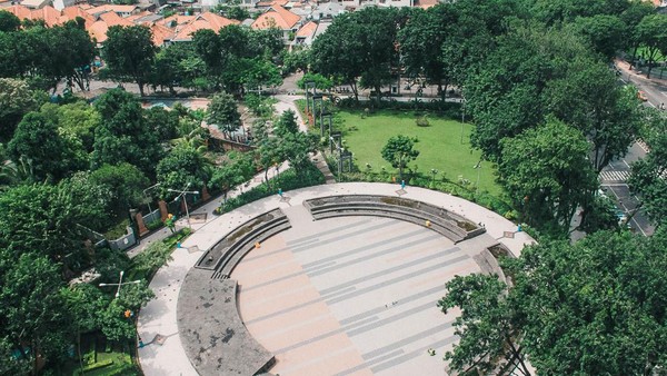 Taman Bungkul: Lokasi, Sejarah, dan Fasilitasnya
