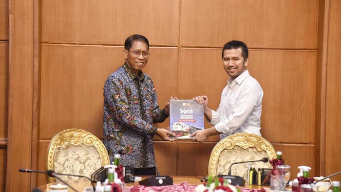 Wagub Emil dan Dirut PT KAI Didiek Hartantyo