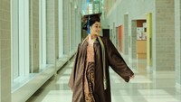 Nggak cuma sekadar lulus, Yoriko Angeline juga mendapatkan predikat Summa Cum Laude. Foto: instagram Yoriko