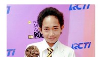 Zulfani Pasha dikenal sebagai pemeran Ikal dalam film Laskar Pelangi. Penampilannya yang berambut ikal itu masih terkenang sampai sekarang.  Foto: Instagram @zulfanipasha