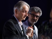 Peraih Nobel Geoffrey Hinton: AI Sudah Punya Kesadaran