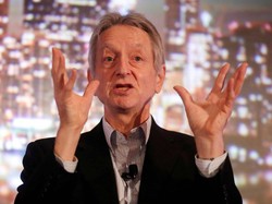 Agar AI Tak Memberontak, Pakar Saran Kasih Naluri Keibuan