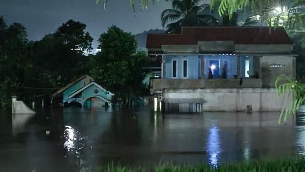 Banjir menerjang empat kecamatan di Cianjur, Rabu (3/5/2023) malam.