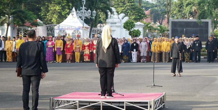 Bupati Serang Ratu Tatu Chasanah berkomitmen untuk menggulirkan banyak program dan anggaran guna meningkatkan kualitas sumber daya manusia di Kabupaten Serang.