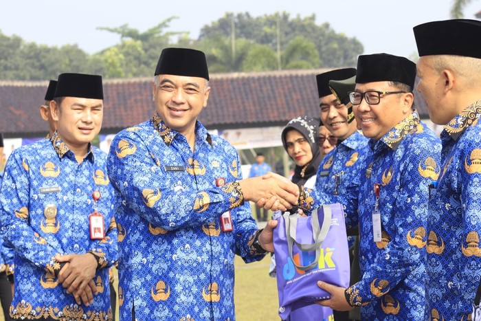 Bupati Tangerang Ahmed Zaki Iskandar