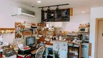 Di sini Bisa Ngopi Sore di Dalam Miniatur Kamera Besar yang Unik dan Keren