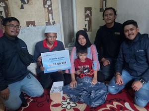 Donasi Sahabat Baik Bantu Keluarga Bocah Berkelamin Ganda Buka Usaha