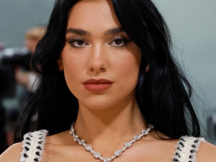 NEW YORK, NEW YORK - MAY 01:  Dua Lipa attends The 2023 Met Gala Celebrating 