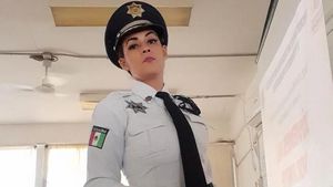 Potret Polwan Seksi yang Jadi Viral di TikTok, Bikin Netizen Minta Diborgol