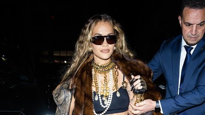 Foto: Adu Seksi di MET Gala 2023 After-Party, Rita Ora Pakai Bikini Vintage