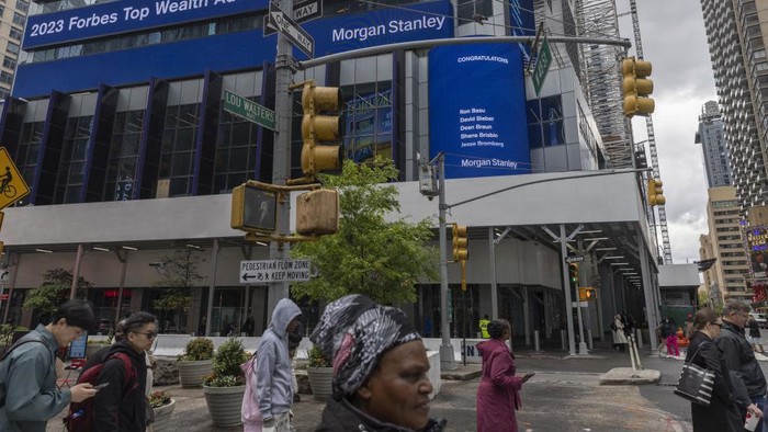 Perusahaan bank investasi dan jasa keuangan asal AS, Morgan Stanley berencana untuk PHK massal 3.000 karyawannya. Jika hal itu terjadi, maka hal itu merupakan PHK putaran kedua dalam enam bulan.