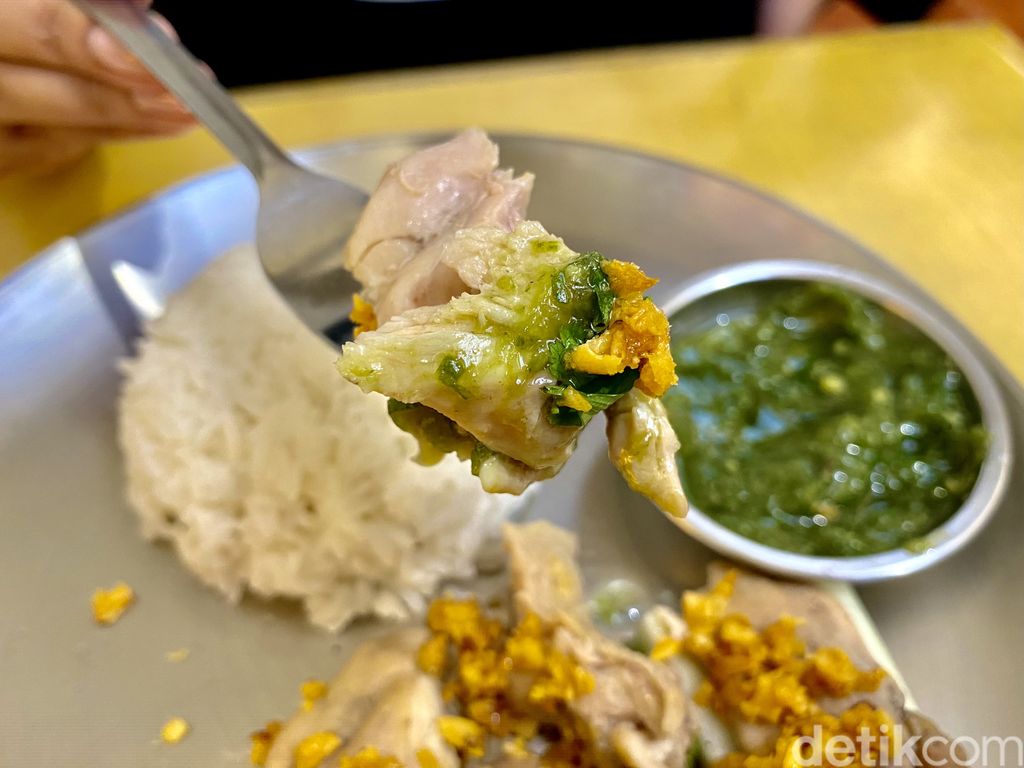 GiGa Bites yang hits di Bandung, kini ada di Jakarta. Tawarkan nasi ayam Hainan dan mie kecombrang gurih.