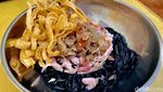 Cicip Nasi Ayam Hainan yang Gurih Aromatik di Kafe Mungil Giga Bites