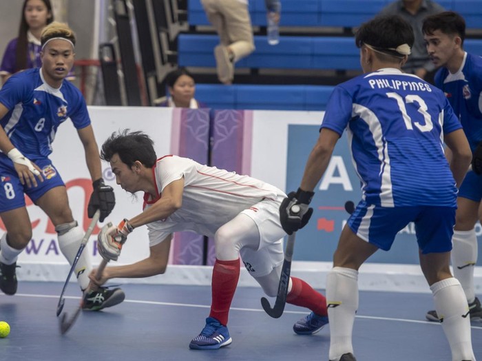 Atlet hoki indoor putra Indonesia melakukan selebrasi usai memenangkan pertandingan penyisihan grup SEA Games 2023 melawan Filipina di hall Dinosaurs Alive, Chrouy Changvar, Phnom Penh, Kamboja, Rabu (3/5/2023). Indonesia menang dengan skor 20-0. ANTARA FOTO/Aditya Pradana Putra/tom.