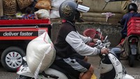 Sedangkan harga beras medium sebesar Rp 11.890 per kg, naik tipis dari Rp 11.870 per kg per akhir April. Harga tersebut jauh melebihi harga eceran tertinggi (HET) yang ditetapkan pemerintah. 