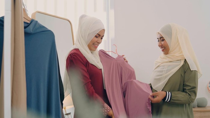 5 Adab Berpakaian Bagi Muslimah Catat Ya 